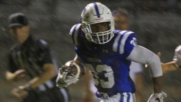 Anthony Jones sprints past the Valley defense in the rain during Chelsea's 48-3 win on Sept. 11. (Contributed / Cari Dean)