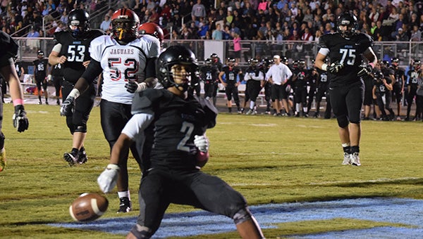 Devan Walker scores one of his two rushing touchdowns on the night as Helena cruised to a 49-14 victory over Sumter Central on homecoming. (For the Reporter/Brian Vansant)