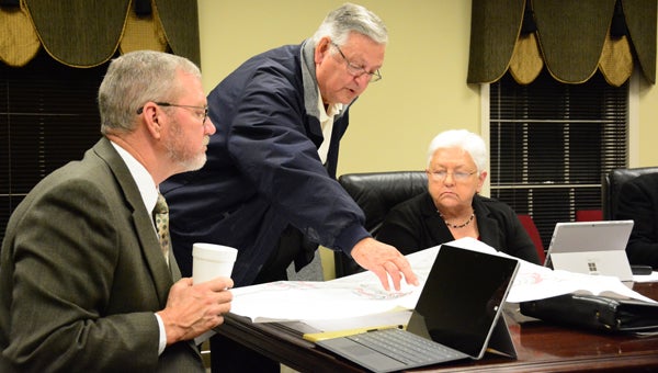 The Pelham City Council and Chelsea Mayor Earl Niven discuss the annexation of three parcels of land to the city of Chelsea for the new Chelsea Sports Complex. (Reporter photo / Jessa Pease) 