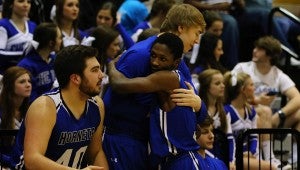 Stephen and Aaron Washington share a moment on the sideline of a Chelsea basketball game. (Contributed / Cari Dean)