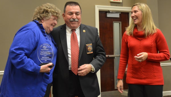 Shelby County Sheriff John Samaniego presents First Presbyterian Church Alabaster with Shelby County RSVP’s Station Achievement Award for completing between 5,000 and 10,000 volunteer hours. (Reporter photo / Jessa Pease)  