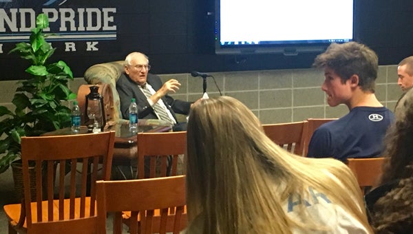 Holocaust survivor Max Steinmetz speaks to Spain Park students about his incarceration by the Nazis. (Reporter Photo/Molly Davidson)