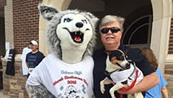 Helena Mayor Mark Hall and his pet “Lil Eddie” pose for a photo with the HHS mascot on March 12 at the March Staceness Run fundraiser. (Contributed)