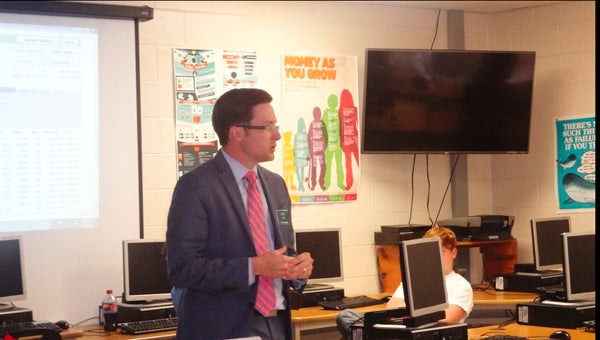 Edward Jones financial advisor Kyle Mims speaks to students at Shelby County High School about the importance of financial planning and starting to save for retirement early. (Reporter Photo/Emily Sparacino)