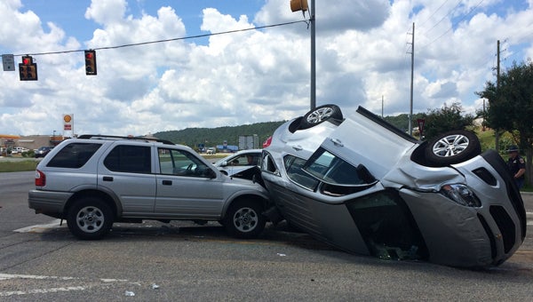 Cutline: A major wreck occurred at the intersection of U.S. 280 and Highway 47 in Chelsea. (Reporter photo/Alec Etheredge)
