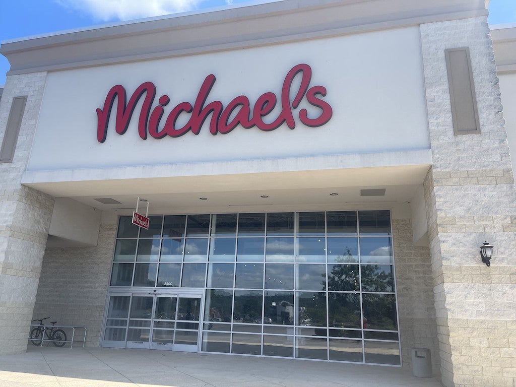 https://www.shelbycountyreporter.com/wp-content/uploads/sites/20/2023/11/12-3-Michaels-Grand-opening-preview1-copy.jpg